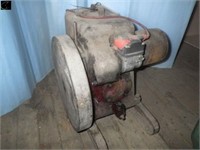 Antique IH 2½HP stationary eng NOTE*not stuck