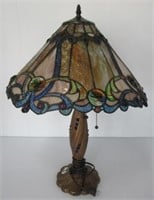 Table lamp with stained glass shade. Measures: