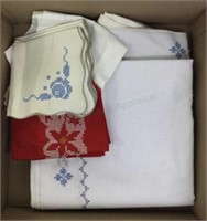 Vintage Tablecloths & Napkins