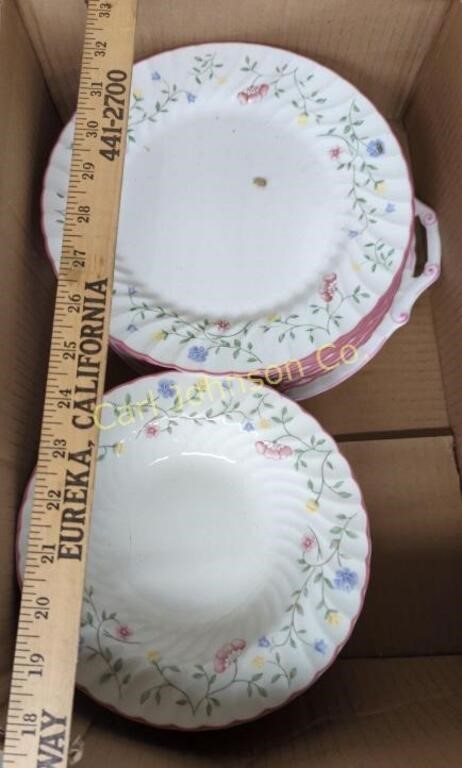 LOT OF FLOWER PLATES