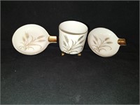 Lefton ciggarette vase with 2 ashtrays
