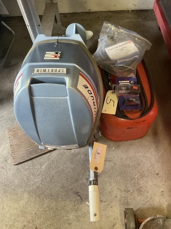 1967 EVINRUDE 9.5 HP BOAT MOTOR & FUEL TANK