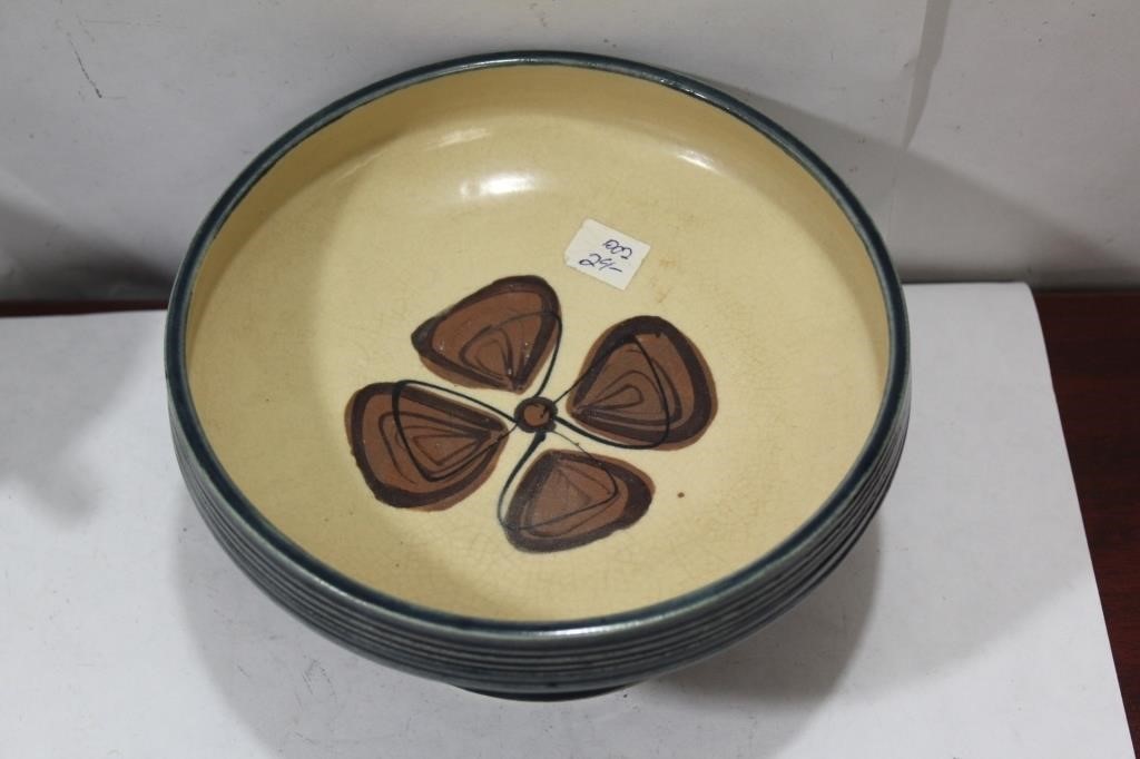 A Hana Basha Art Pottery Stem Bowl