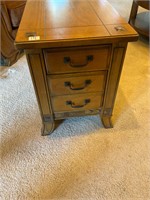 Oak end table/ night stand