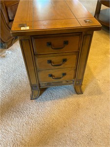 Oak end table/ night stand