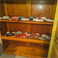 19 OLD CARS/BANKS