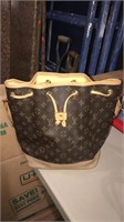 Ladies purse marked Louis Vuitton looks like new