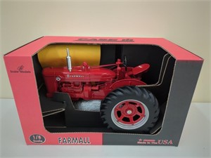 Farmall Super M in 1/8 Scale NIB