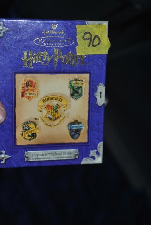 2001 Hallmark Keepsake ornament Hogwarts crests