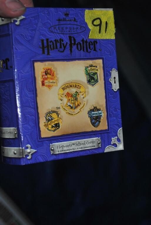 2001 Hallmark Keepsake Ornament Hogwarts crests