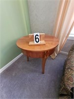 Round Side Table 25 X 26