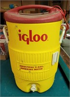 Igloo 5gal water cooler