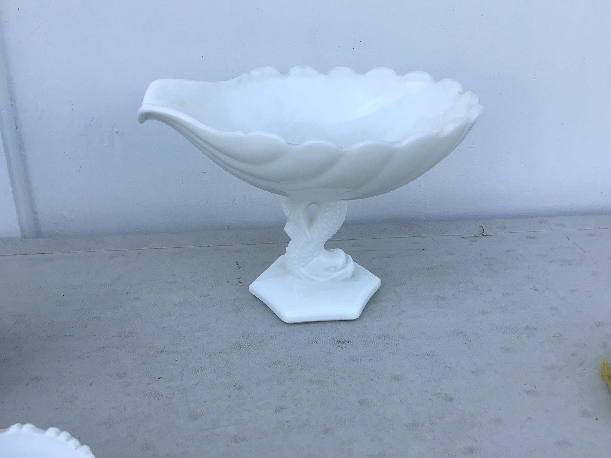 WESTMORELAND? PEDESTAL FISH DISH