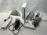 Wii Gaming Console w/ Sensor Bar, Controllers and