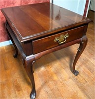 soldi cherry end table- good cond.