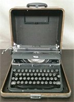 Royal Quiet De Luxe Typewriter With Case