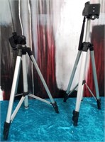 11 - LOT OF 2 TRIPODS (A80)