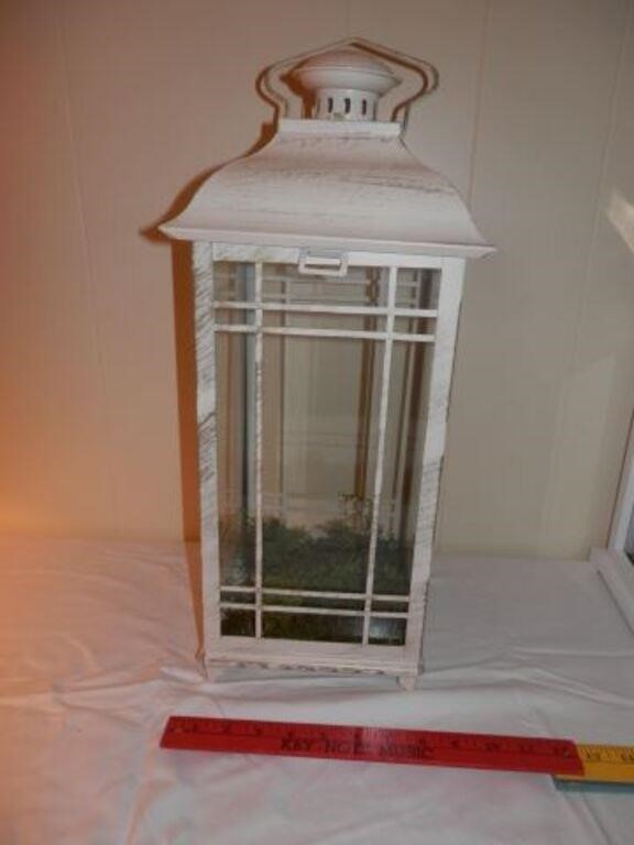 One-White Metal  Lantern type Deco Candle Display