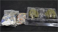 Various HO scale decor accessories.