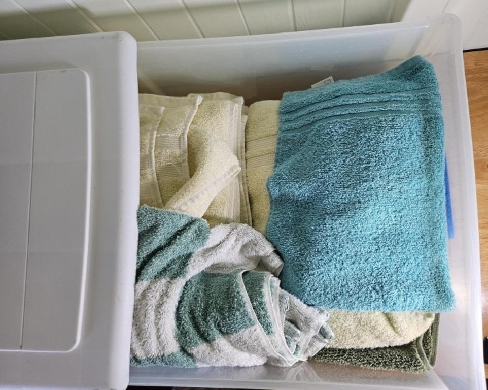 Bath towels lot in drawer