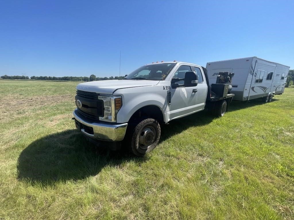 2017 Ford F350 XL Superduty Ext Cab 6.2L Gas