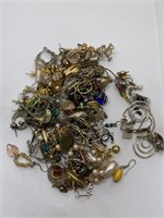 Lot of pierced earrings / some mismatched