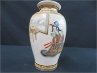 ORIENTAL PORCELAIN VASE 8"