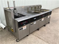Giles 3 bay fryer with filtration system