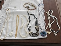 Group of costume jewellery