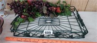 WIRE TRAY WITH DECOR