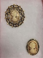 2 COSTUME CAMEO BROOCHES