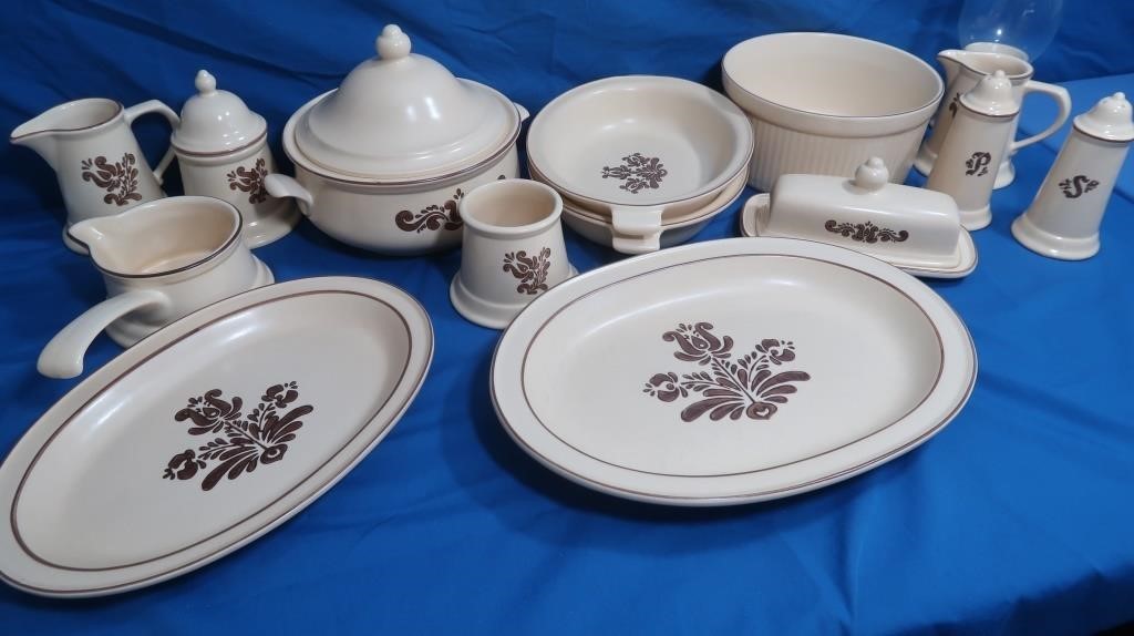 15 Pcs-Pfaltzgraff Village Pattern & Lids