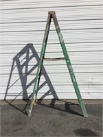 8 ft folding fiberglass ladder