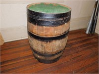 Wooden barrell 16x23"