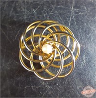 Cultured Pear & Gold Tone 3-D Swirl Pin