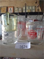 Glass / plastic measuring cups