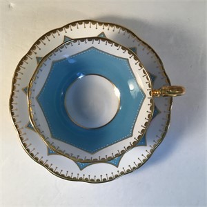 ROYAL ALBERT TEACUP & SAUCER