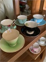 5 cups and saucers, royal Winton Royal Albert