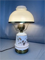 White Painted Milk Glass Table Lamp W/globe