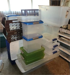 LARGE LOT OF PLASTIC CONTAINERS - SOME WITH LIDS