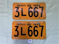 Ontario 1942 licence plates pair