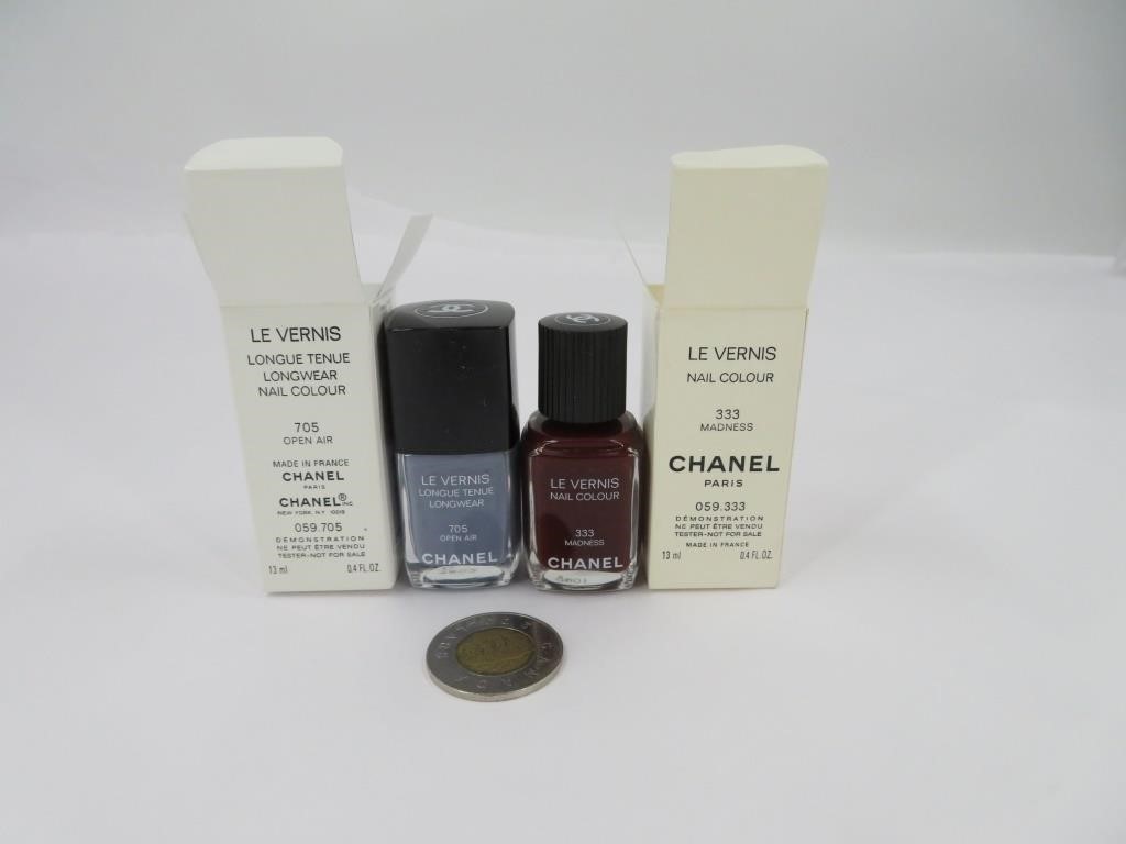 2 vernis à ongles neufs Chanel