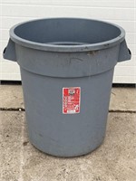 Rubbermaid roughneck garbage can