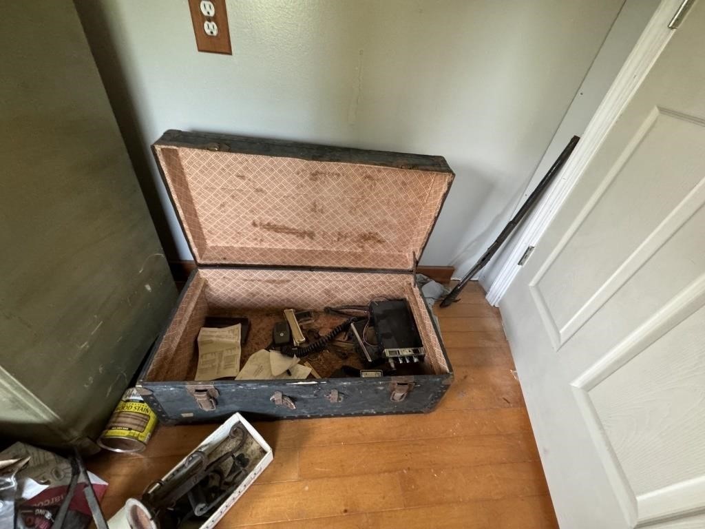 OLD TRUNK AND CONTENTS- CB RADIO, FLASH