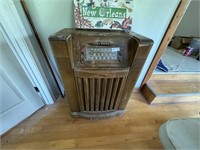 VINTAGE CONSOLE RADIO