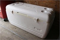 Igloo-Large White Cooler Chest- Approx 152 Quartz