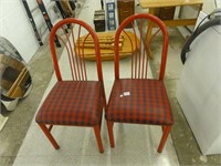 2 metal frame chairs, rusted legs