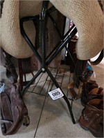 Folding saddle stand