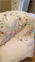 Full/queen bed quilt ( has a very small stain)