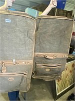 Fifth Avenue Suit Carrier - In great condition